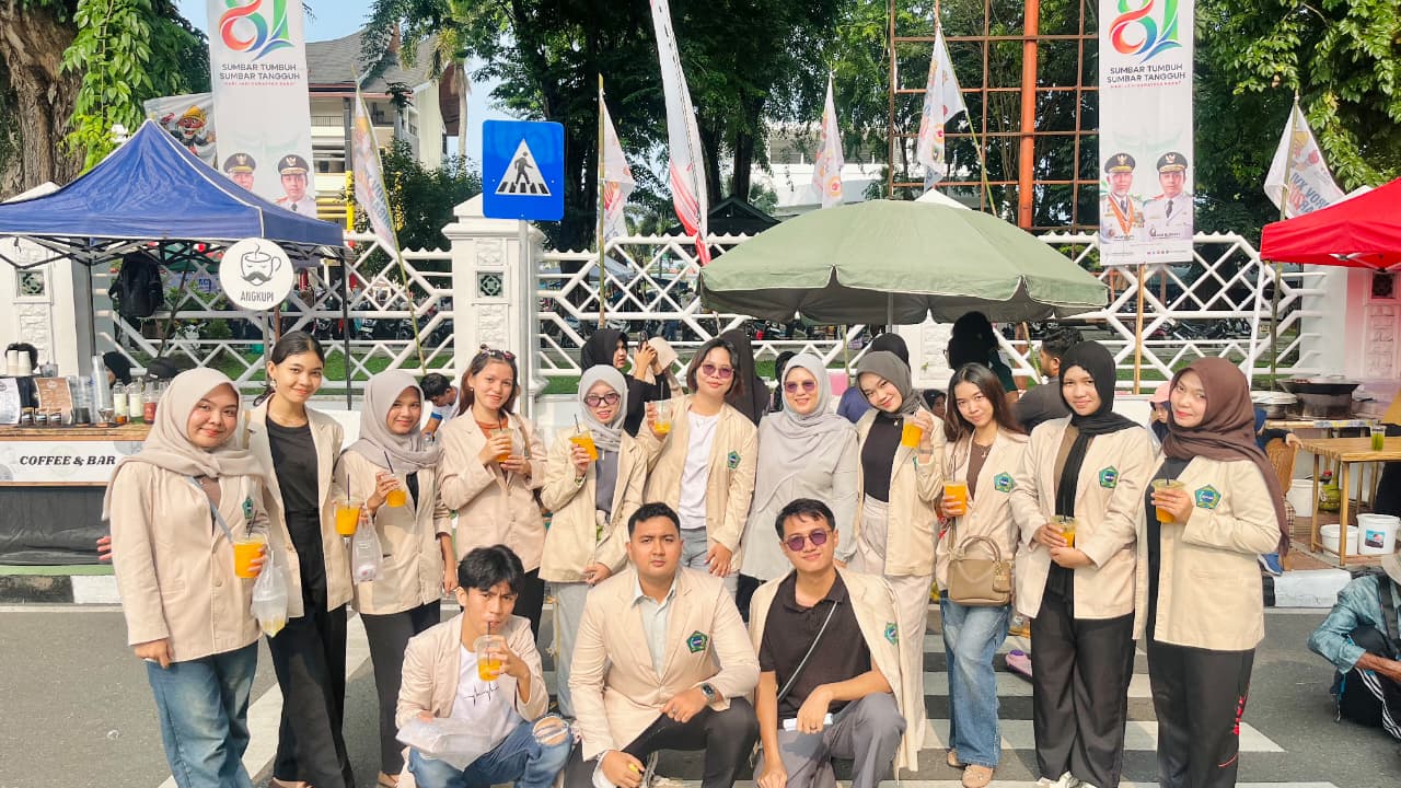 Mahasiswa STBA Prayoga Padang Lakukan Promosi Kampus di Car Free Day